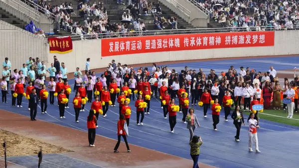 Chongqing Normal Universityは、第57回春の陸上競技ゲームを開催しています