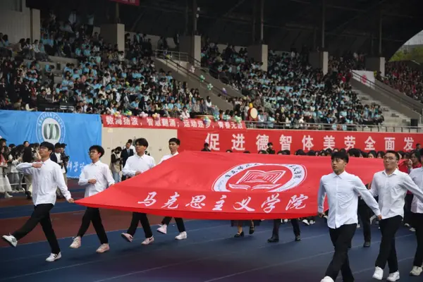 Chongqing Normal Universityは、第57回春の陸上競技ゲームを開催しています