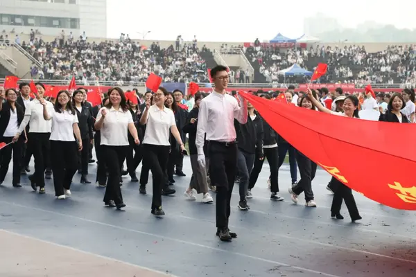 Chongqing Normal Universityは、第57回春の陸上競技ゲームを開催しています